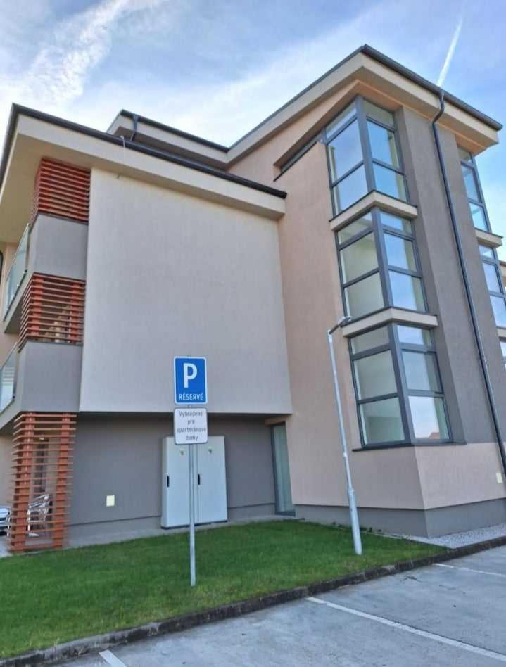 Podhájska Diamond - Luxusny Apartman Marco מראה חיצוני תמונה
